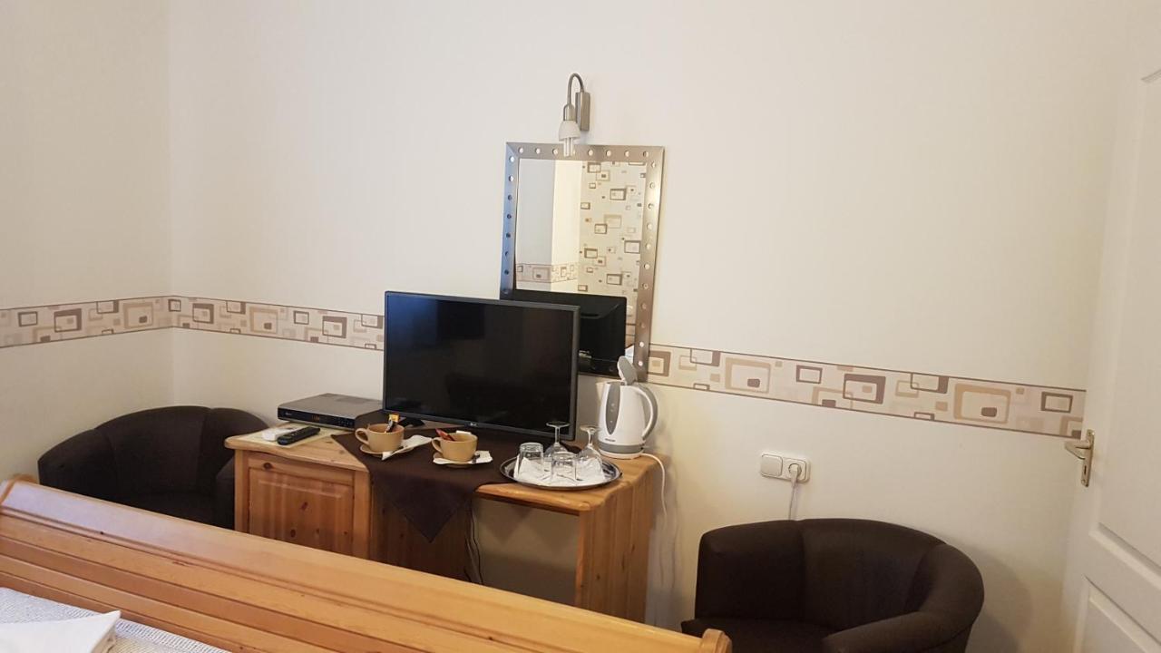 The Corner House Panzio Hotel Tata Luaran gambar